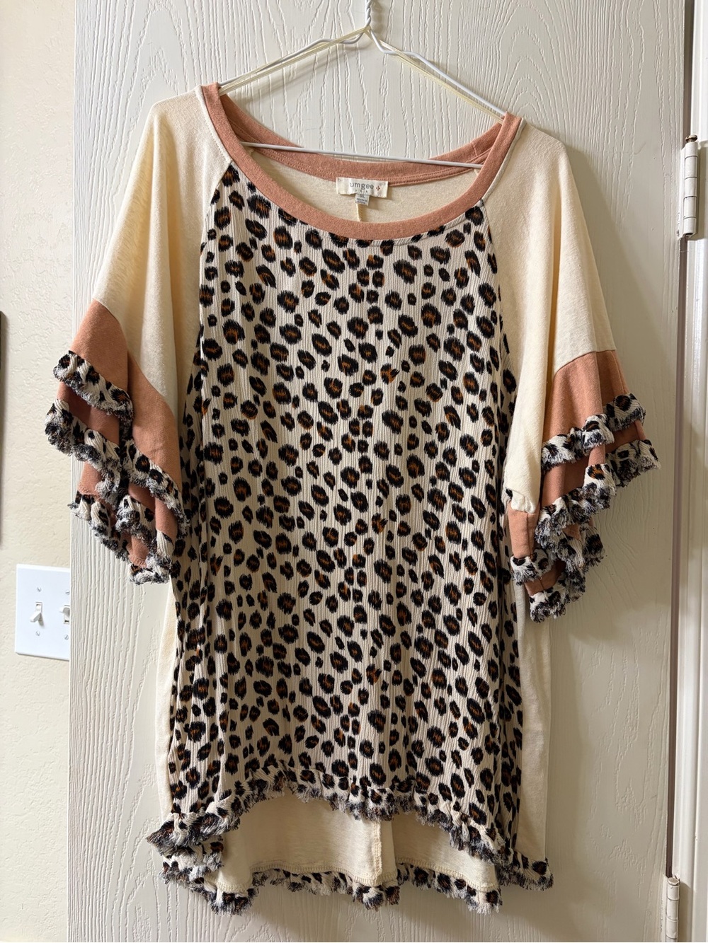 Umgee Leopard Print Ruffle Sleeve Tunic - Cream & Dusty Pink